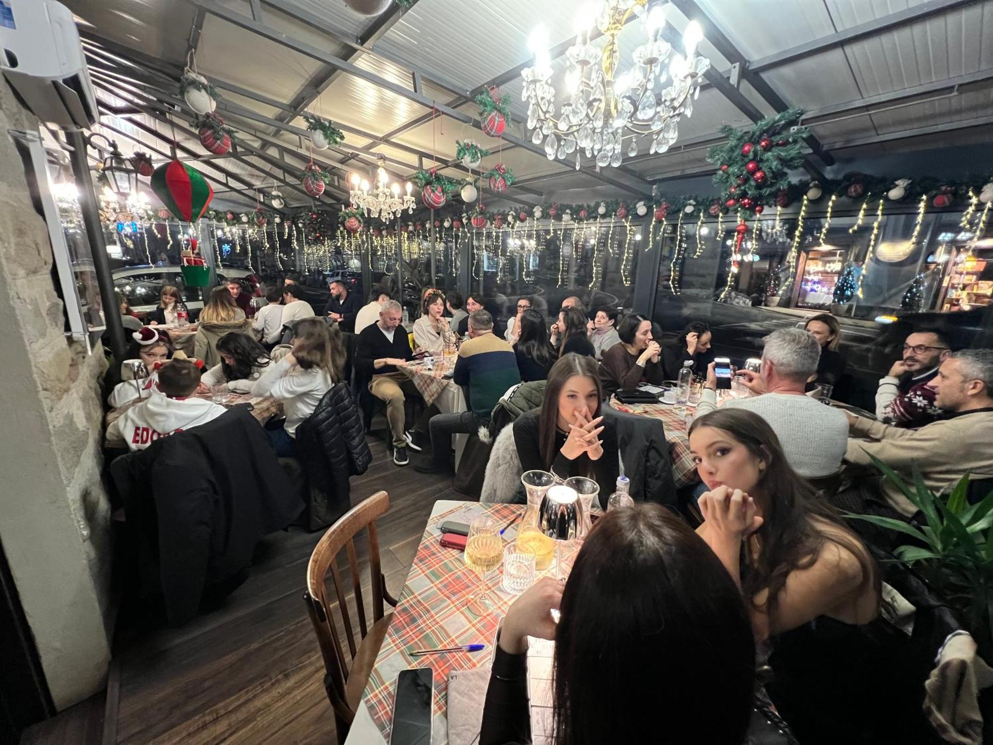 Albergo Ristorante La Torretta Кастильоне дей Пеполи Екстериор снимка