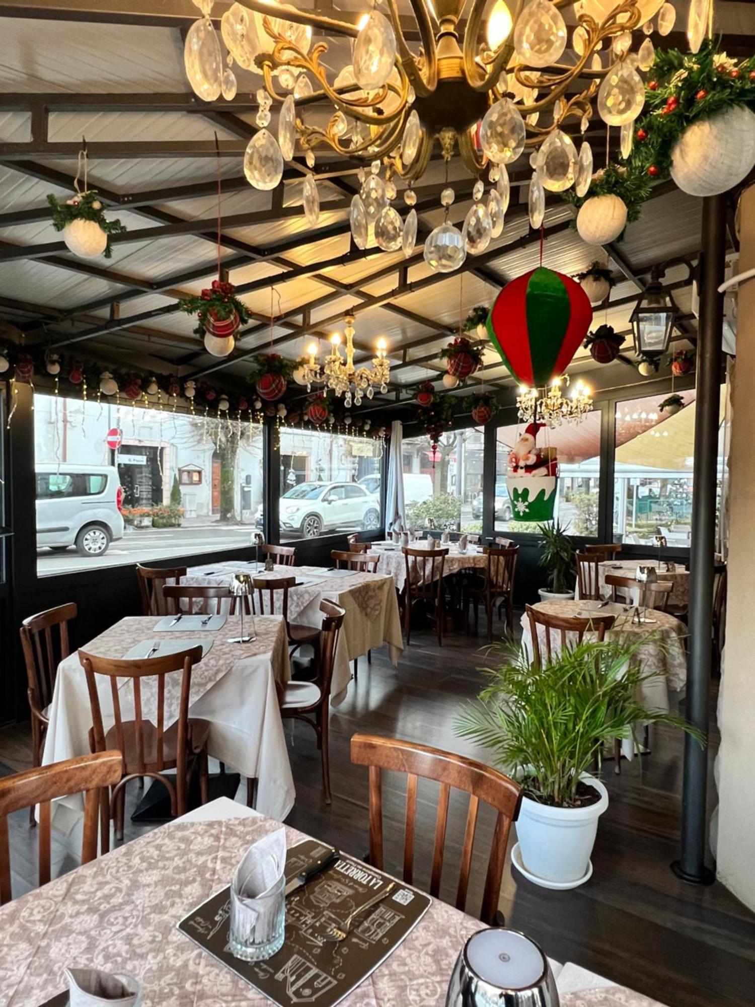 Albergo Ristorante La Torretta Кастильоне дей Пеполи Екстериор снимка