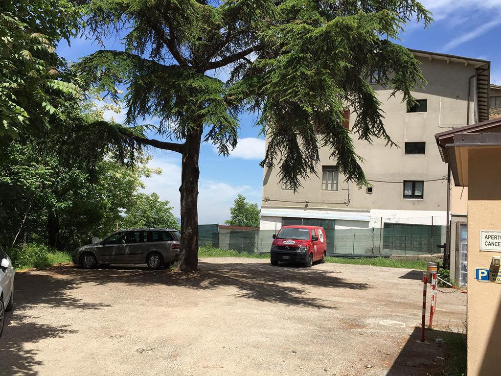 Albergo Ristorante La Torretta Кастильоне дей Пеполи Екстериор снимка
