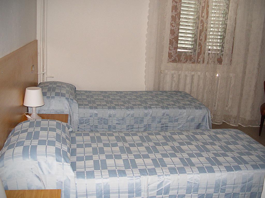 Albergo Ristorante La Torretta Кастильоне дей Пеполи Стая снимка